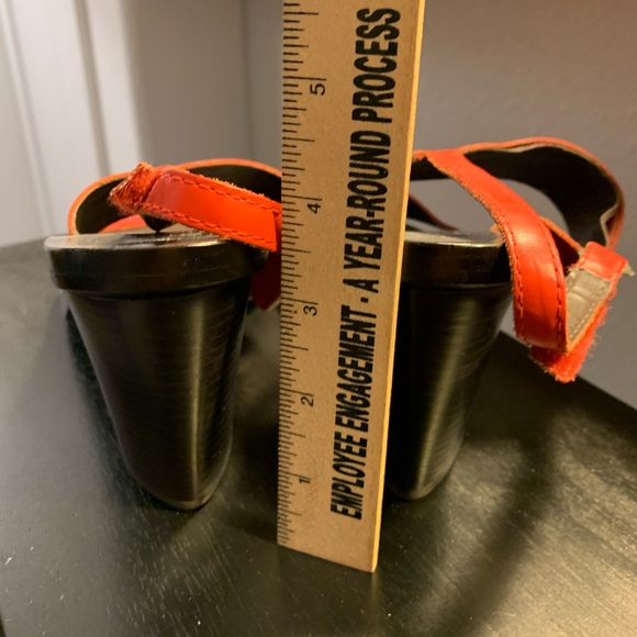 DKNY red sandal size 9 - Picture 5 of 9